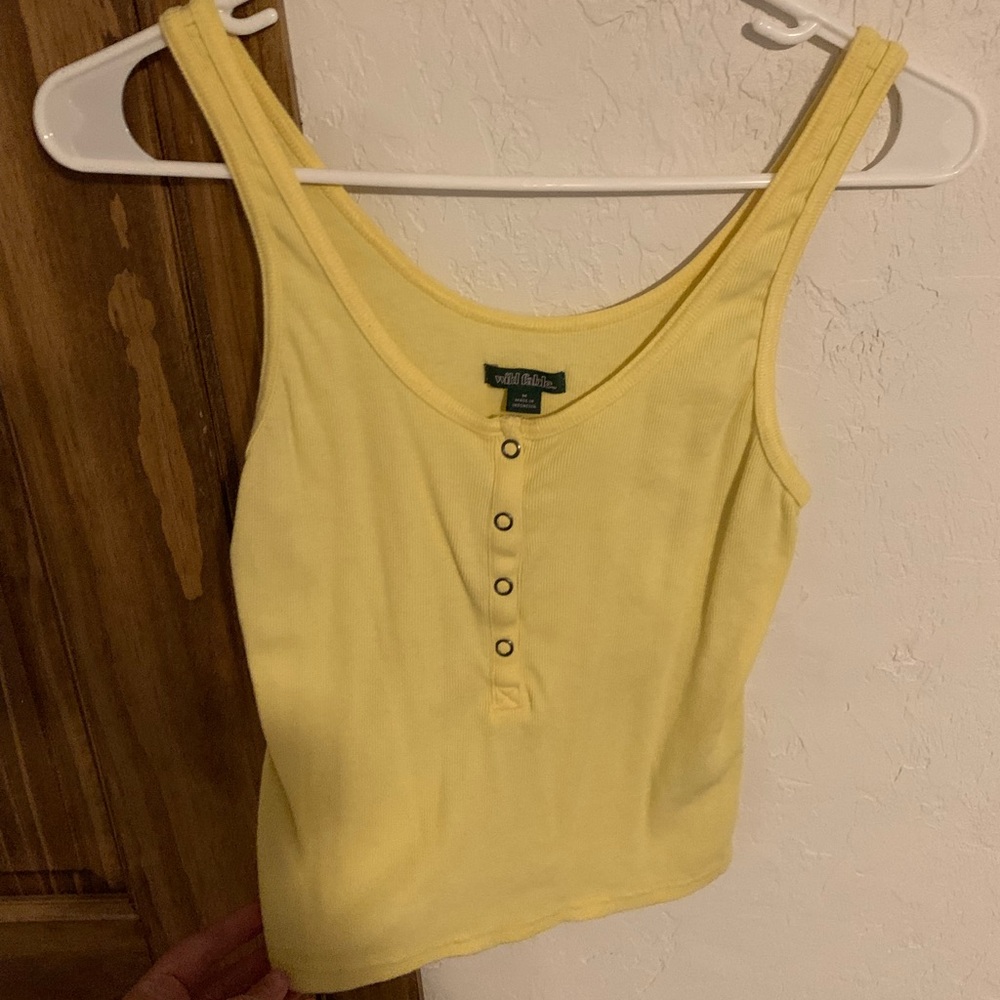 NWOT wild fable crop top Size M